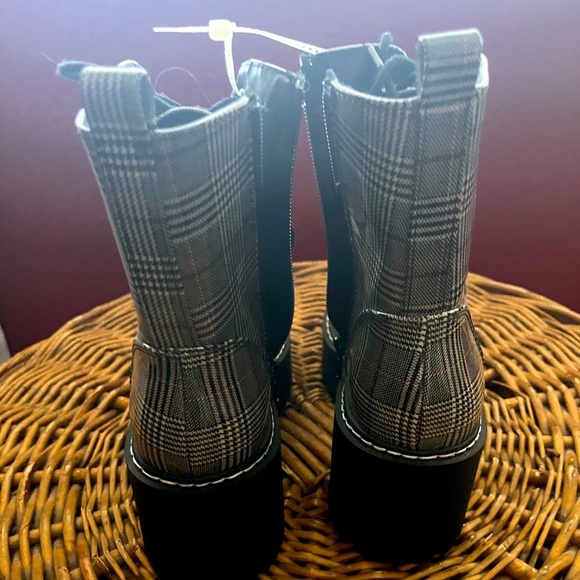 Soda Plaid Platform Combat Boots - Picture 2 of 6